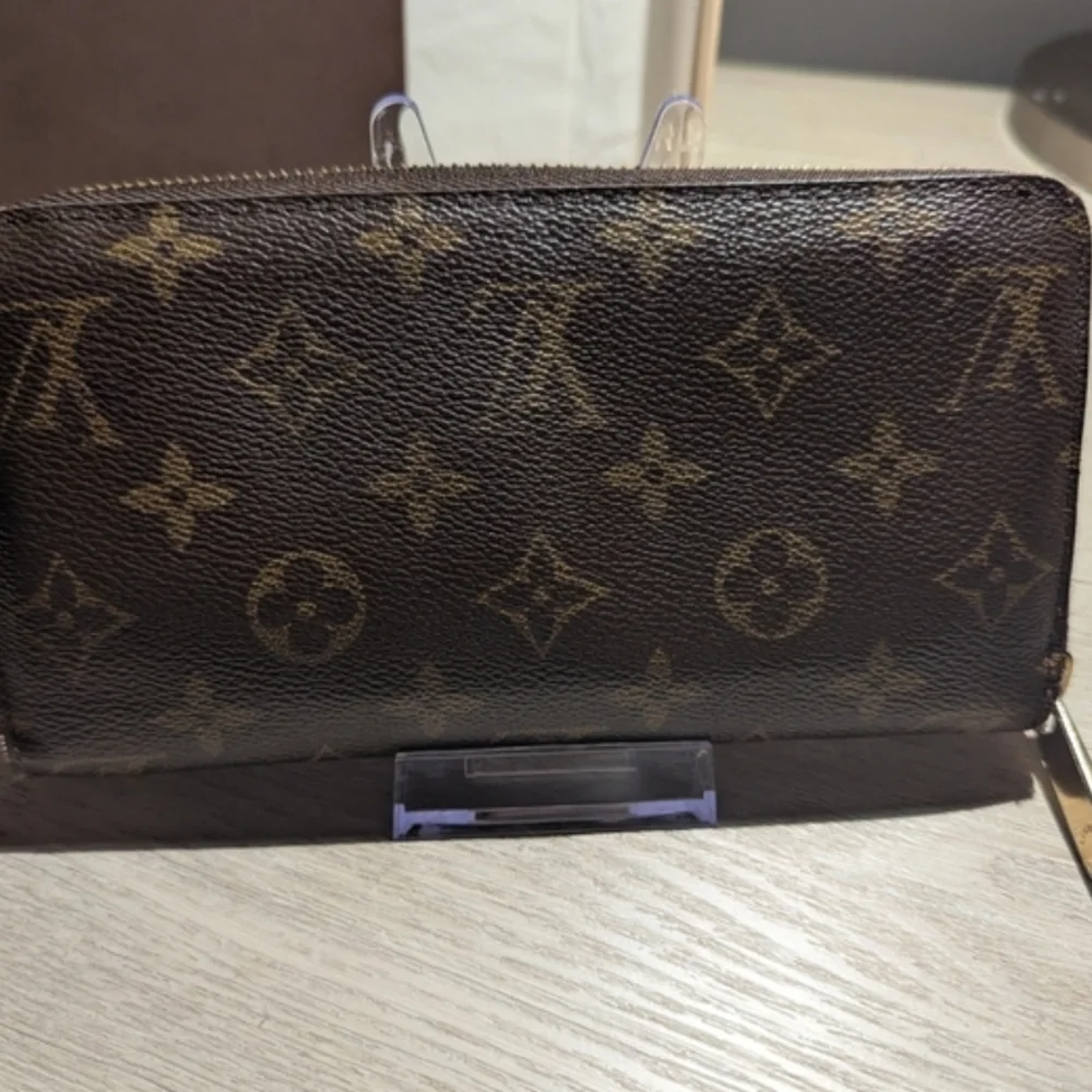 Louis Vuitton Monogram Zippy Wallet  With Red Interior And COA